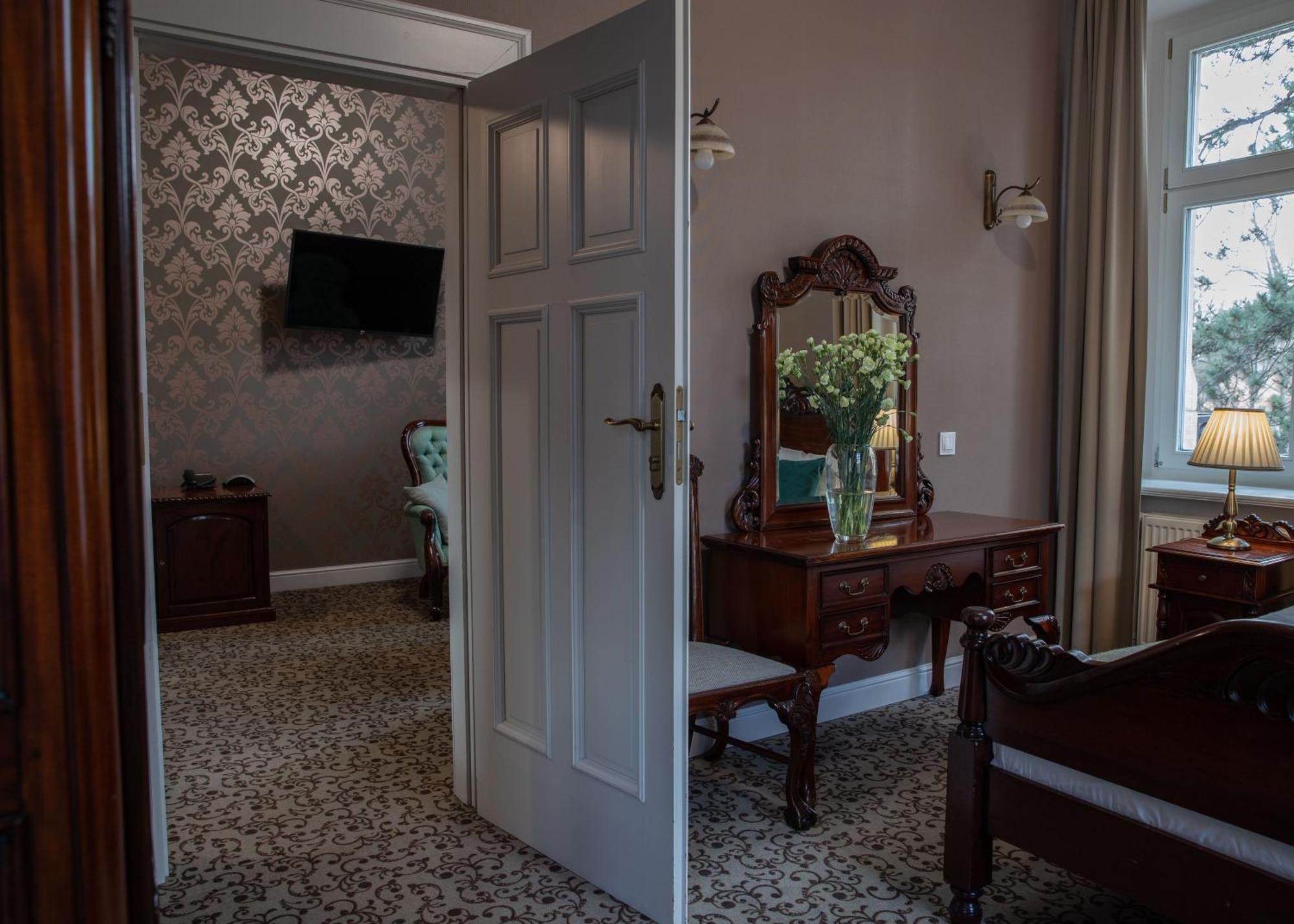 Hotel Debowy Biowellness & Spa Gory Sowie Bielawa  Esterno foto